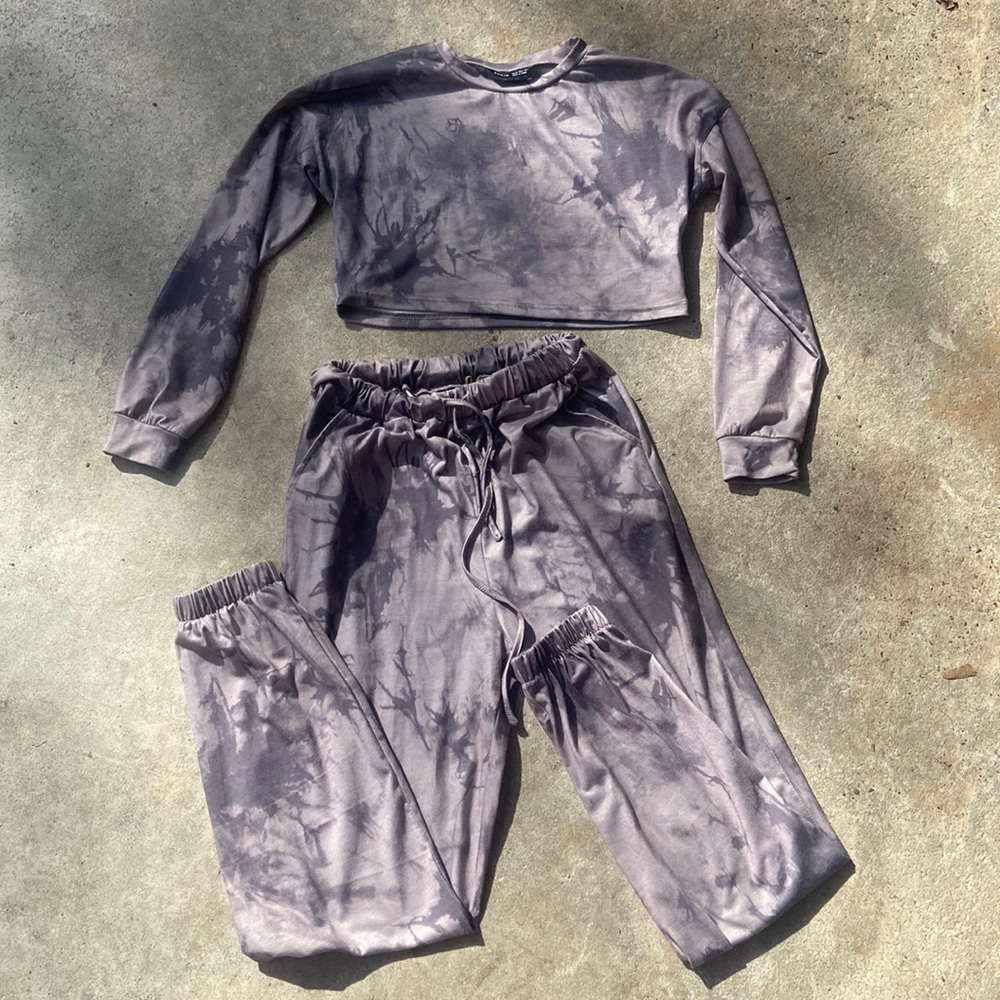 SHEIN cropped shirt and jogger lounge set